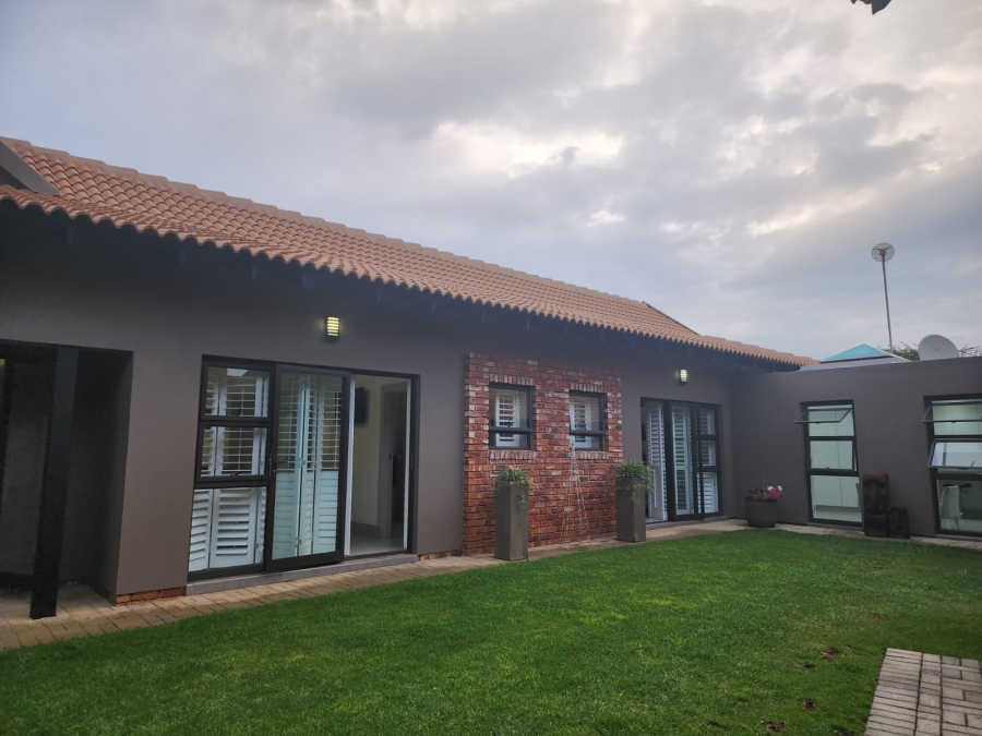 4 Bedroom Property for Sale in Wilkoppies North West